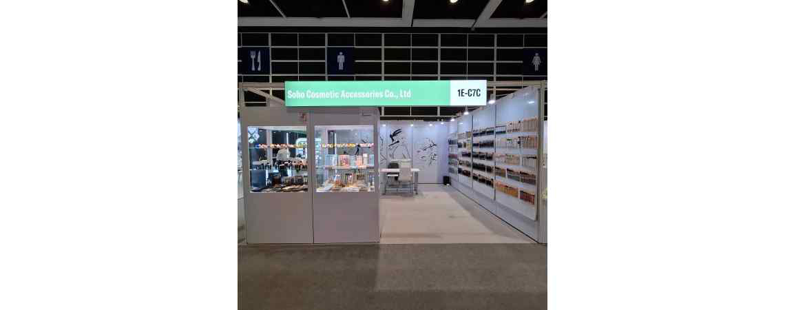 Clear product zoning and visual consistency highlight features and attract buyers.